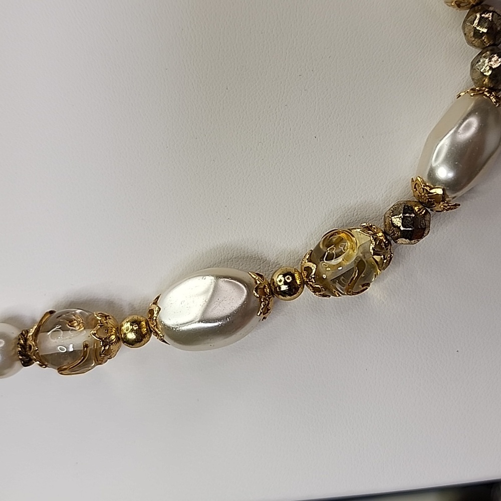 Elegant Gold Tone, Faux Pearl w Glass Beads Necklace - Picture 3 of 7